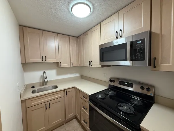 $2,000 | 154 Main Street, Unit 12, Everett, MA 02149