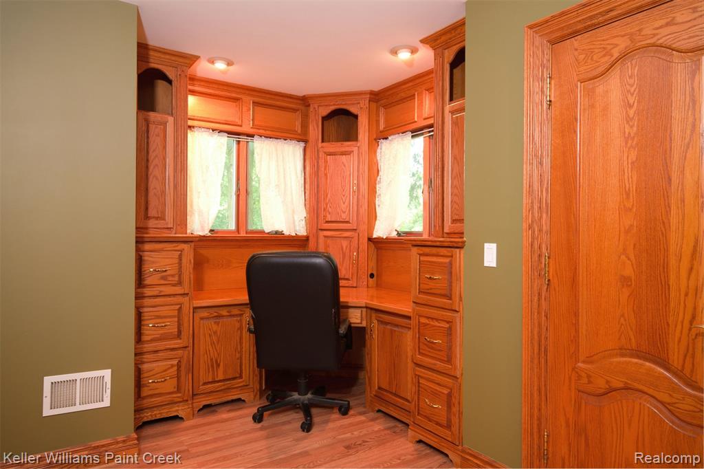 11429 Center Road Fenton, MI 48430 - Photo 17 of 29