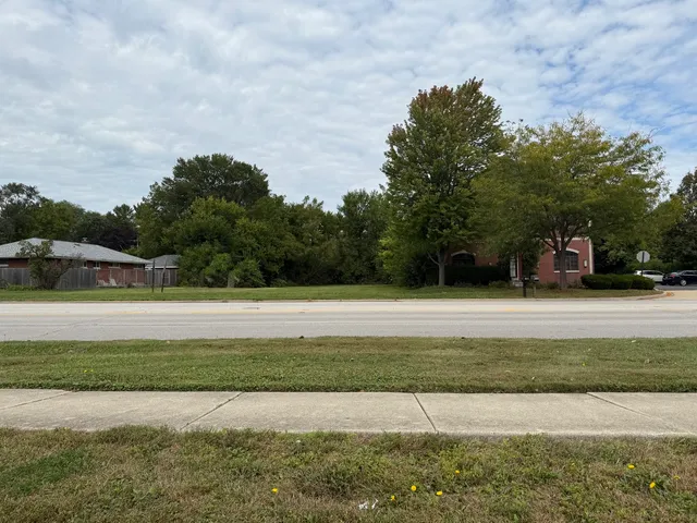 $179,000 | 1632 Ogden Avenue, Lisle, IL 60532