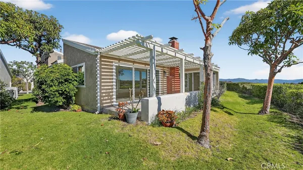 a view of utility room with washer and dryer