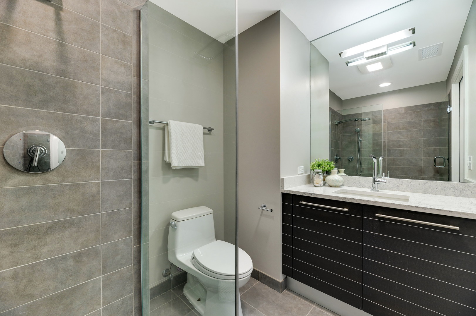 110 West Superior Street, Unit 2003 Chicago, IL 60654 - Photo 26 of 38
