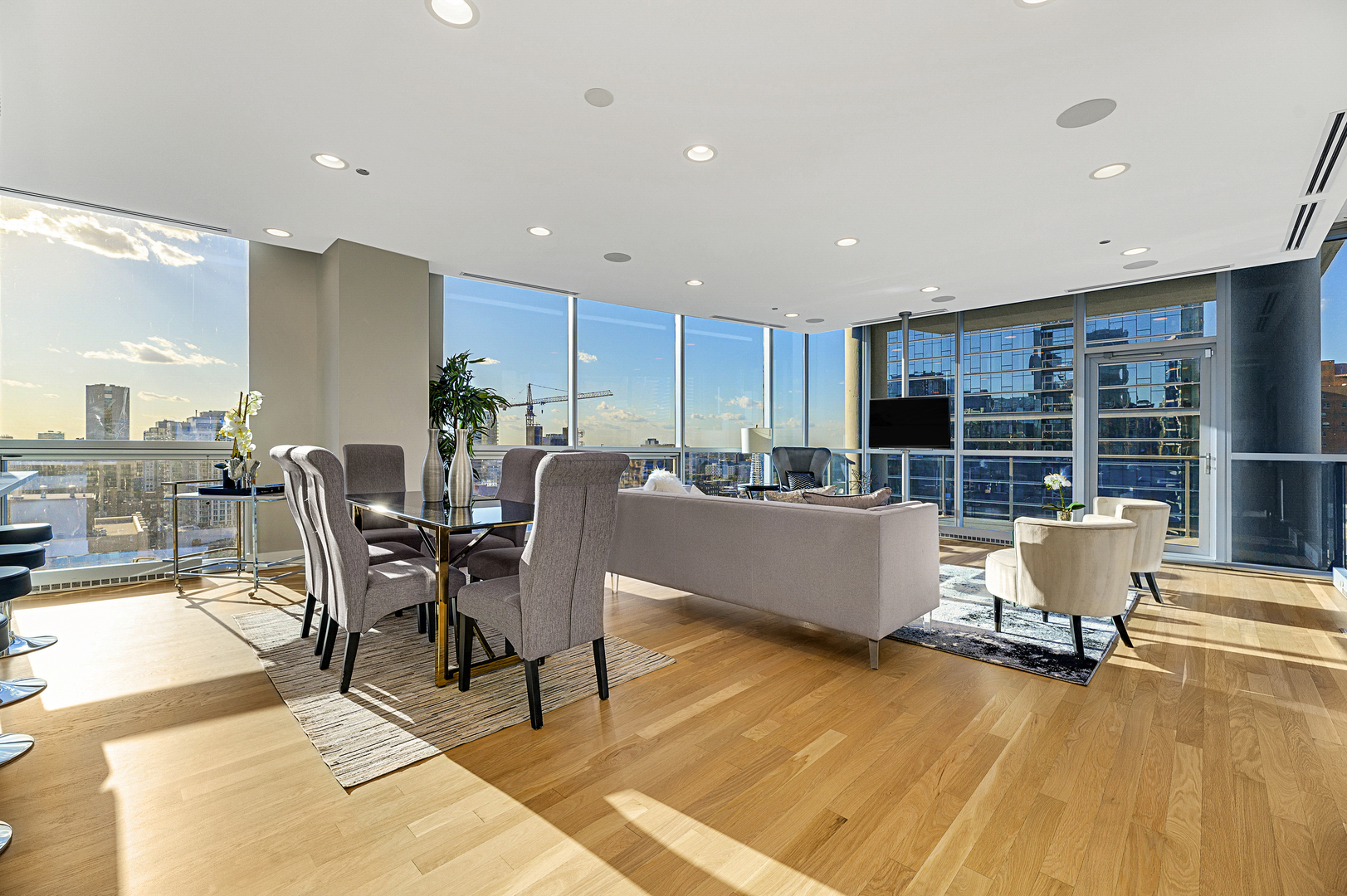 110 West Superior Street, Unit 2003 Chicago, IL 60654 - Photo 4 of 38