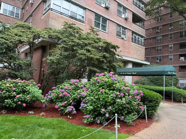 $1,350,000 | 575 Grand Street, Unit E1505 | Lower East Side