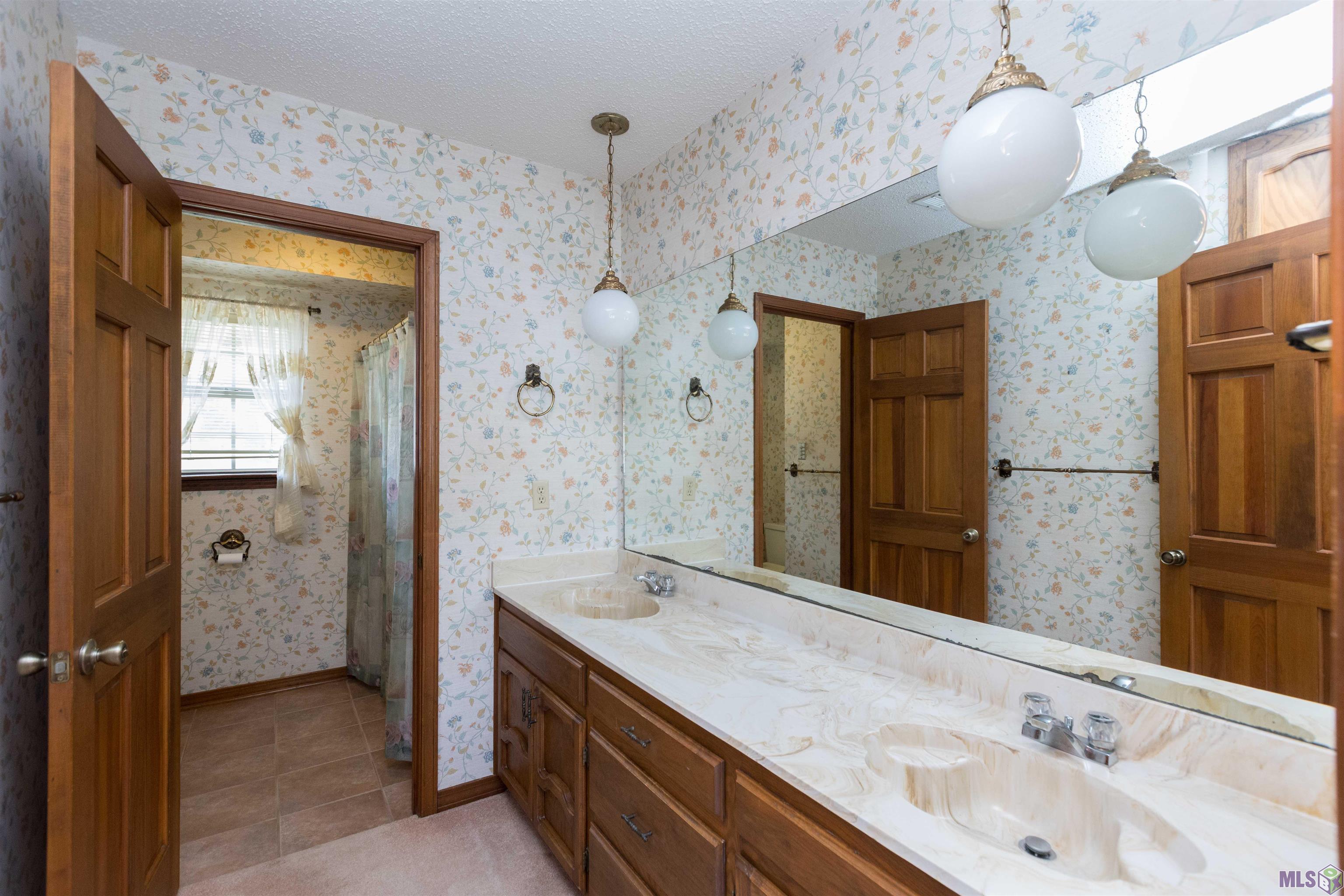 6631 Boone Avenue Baton Rouge, LA 70808 - Photo 33 of 47 GUEST BATHROOM (upstairs)