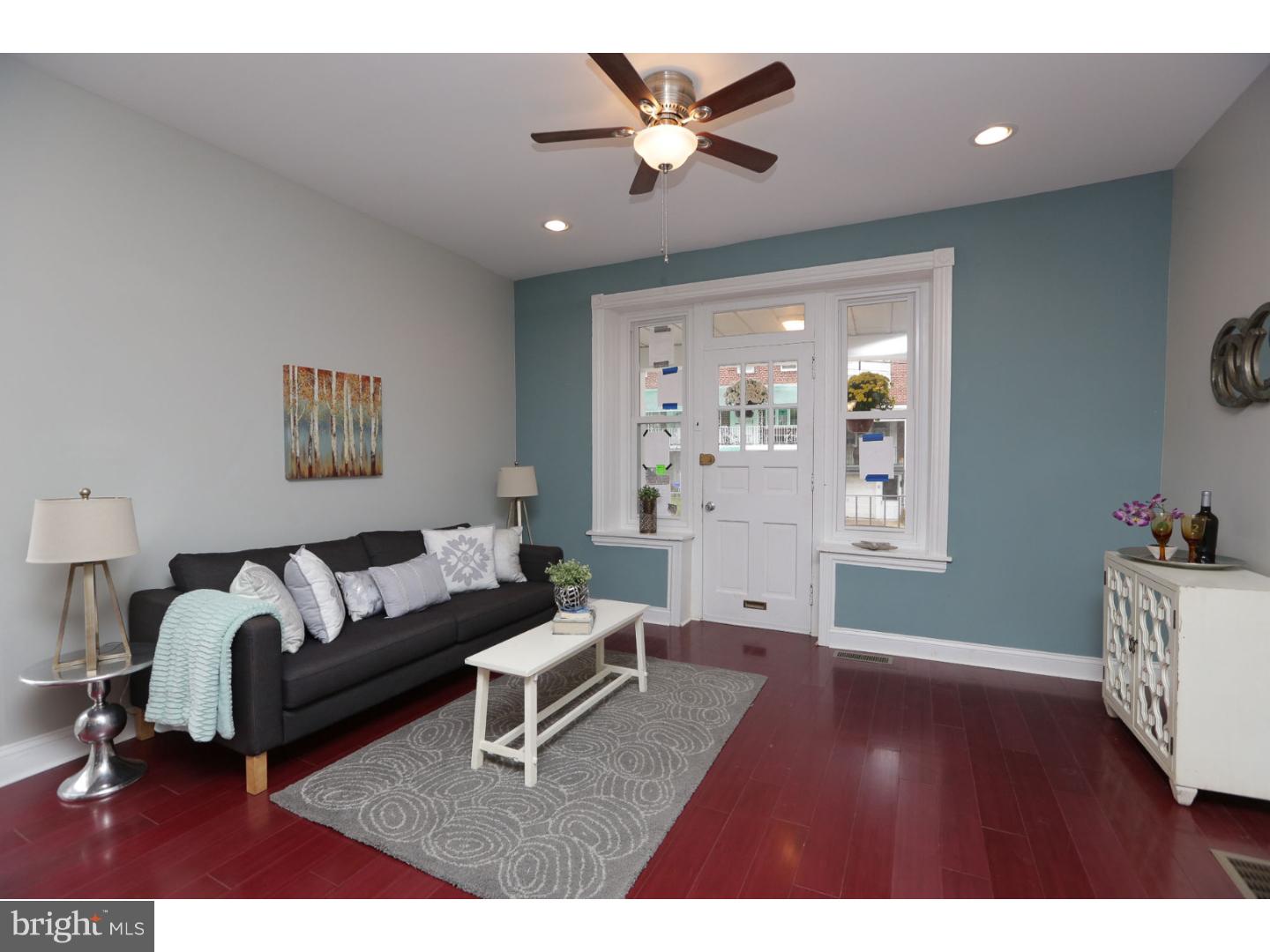 316 Righter Street Philadelphia, PA 19128 - Photo 4 of 25 Living Room