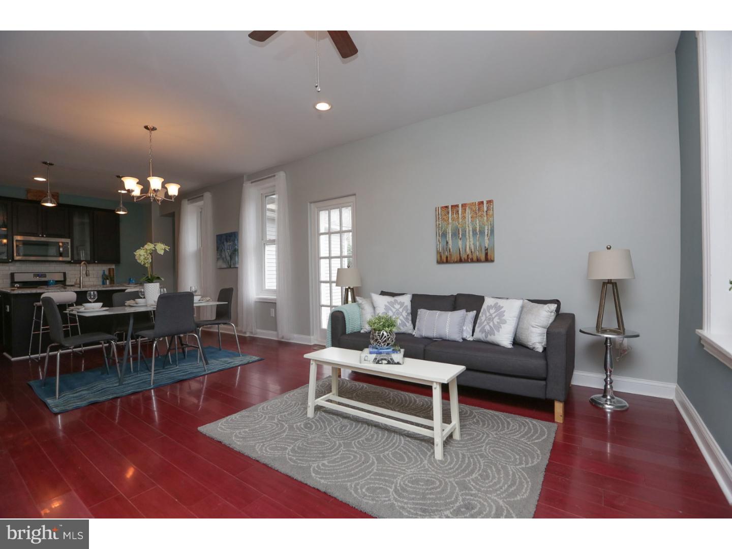 316 Righter Street Philadelphia, PA 19128 - Photo 5 of 25 Living Room