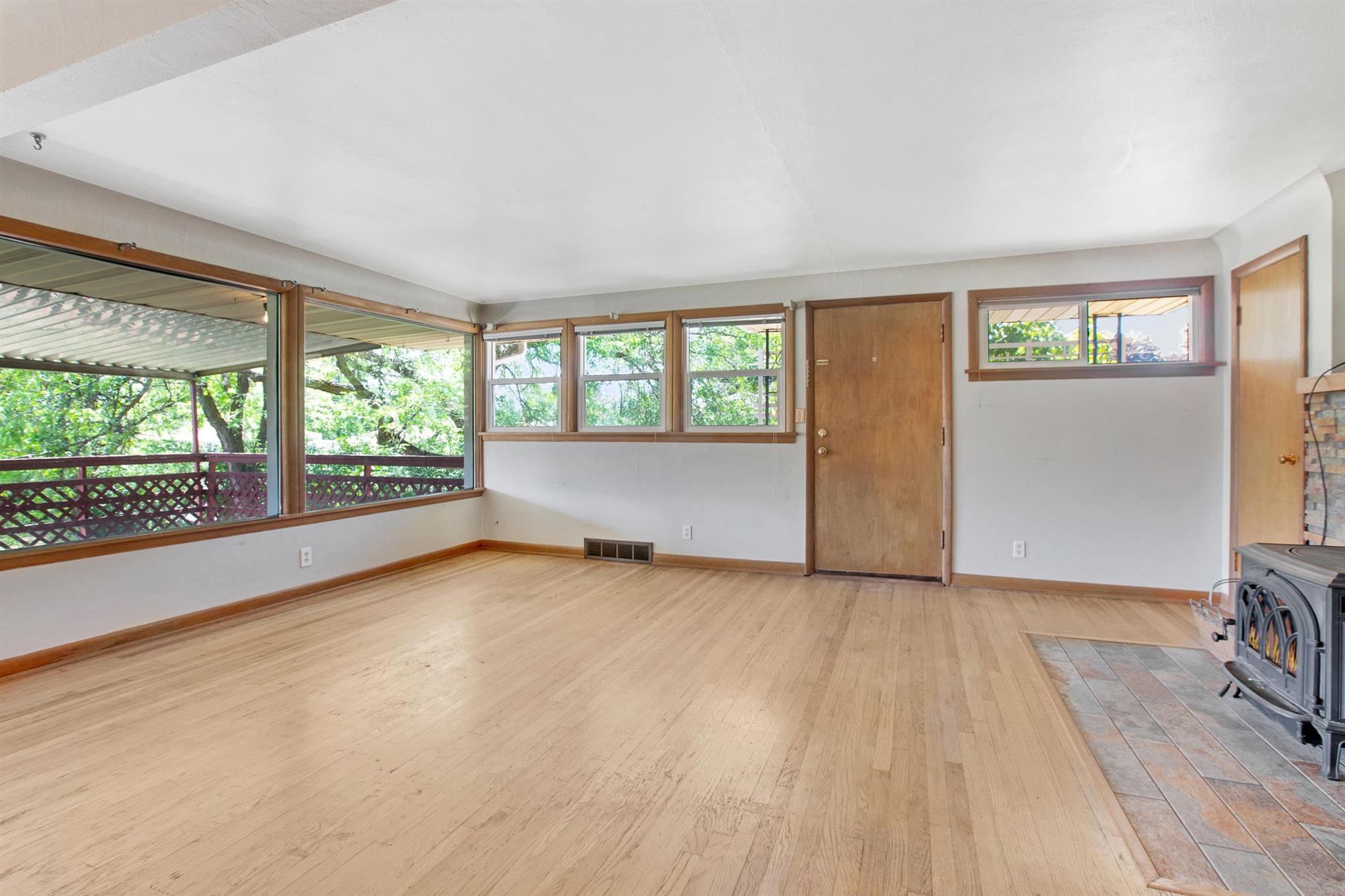318 North Best Road Spokane Valley, WA 99216 - Photo 5 of 32