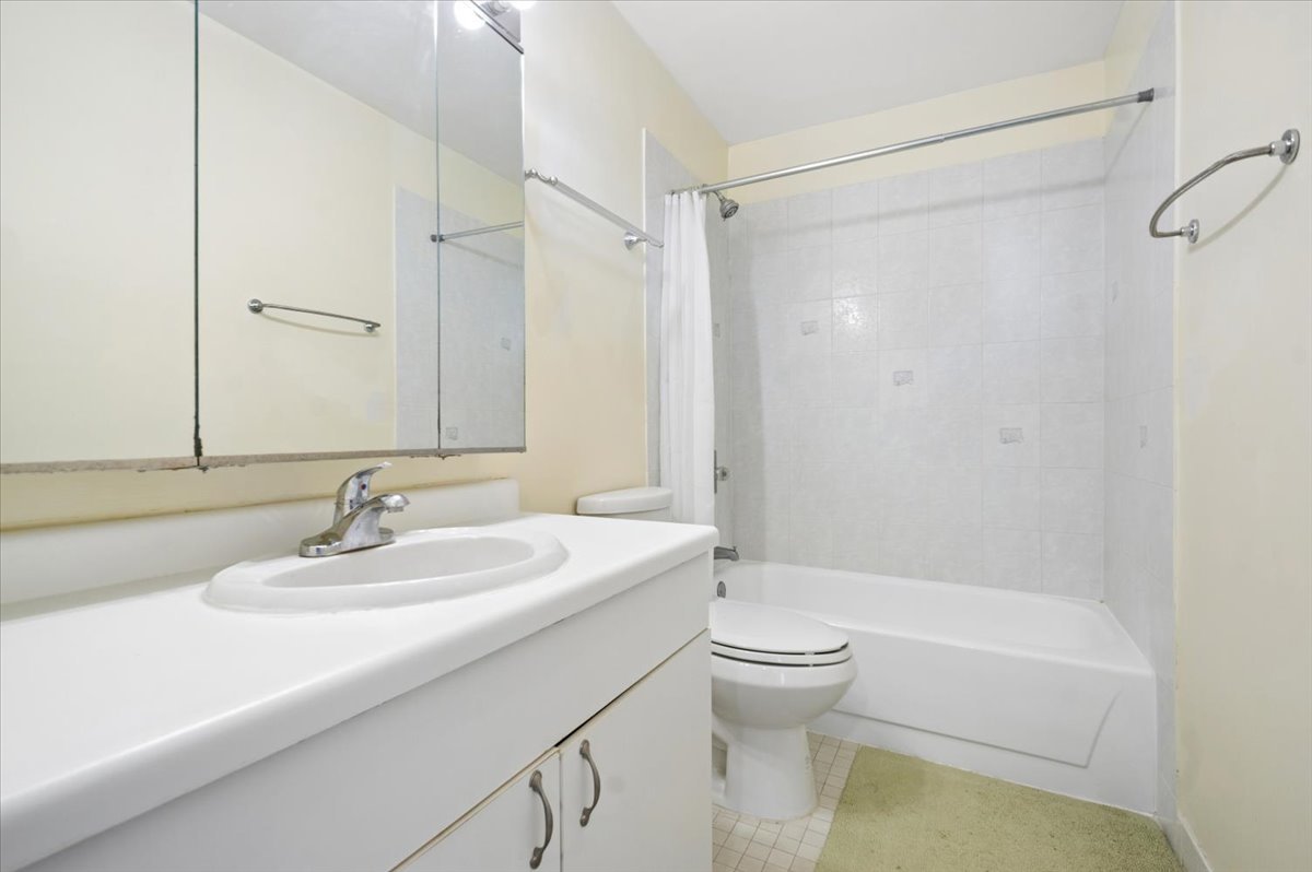 5320 North Sheridan Road, Unit 2403 Chicago, IL 60640 - Photo 12 of 18 a bathroom with a sink toilet and shower