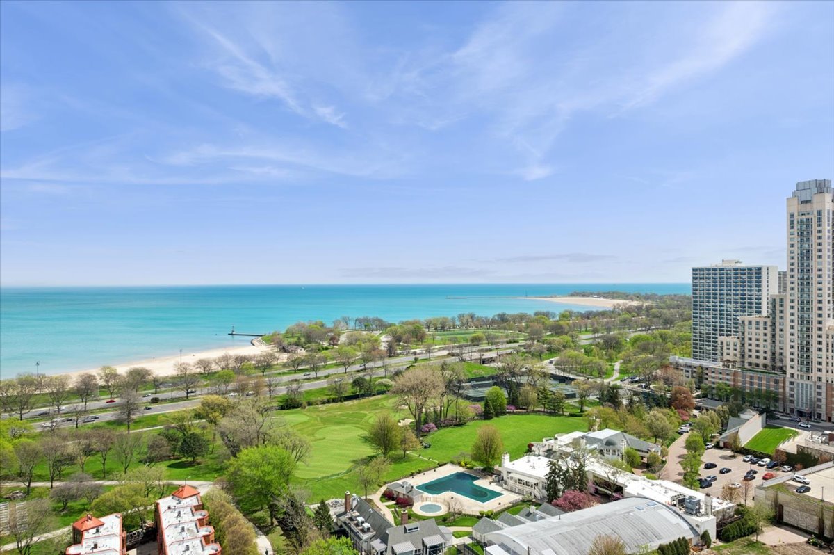 5320 North Sheridan Road, Unit 2403 Chicago, IL 60640 - Photo 13 of 18 a view of a city