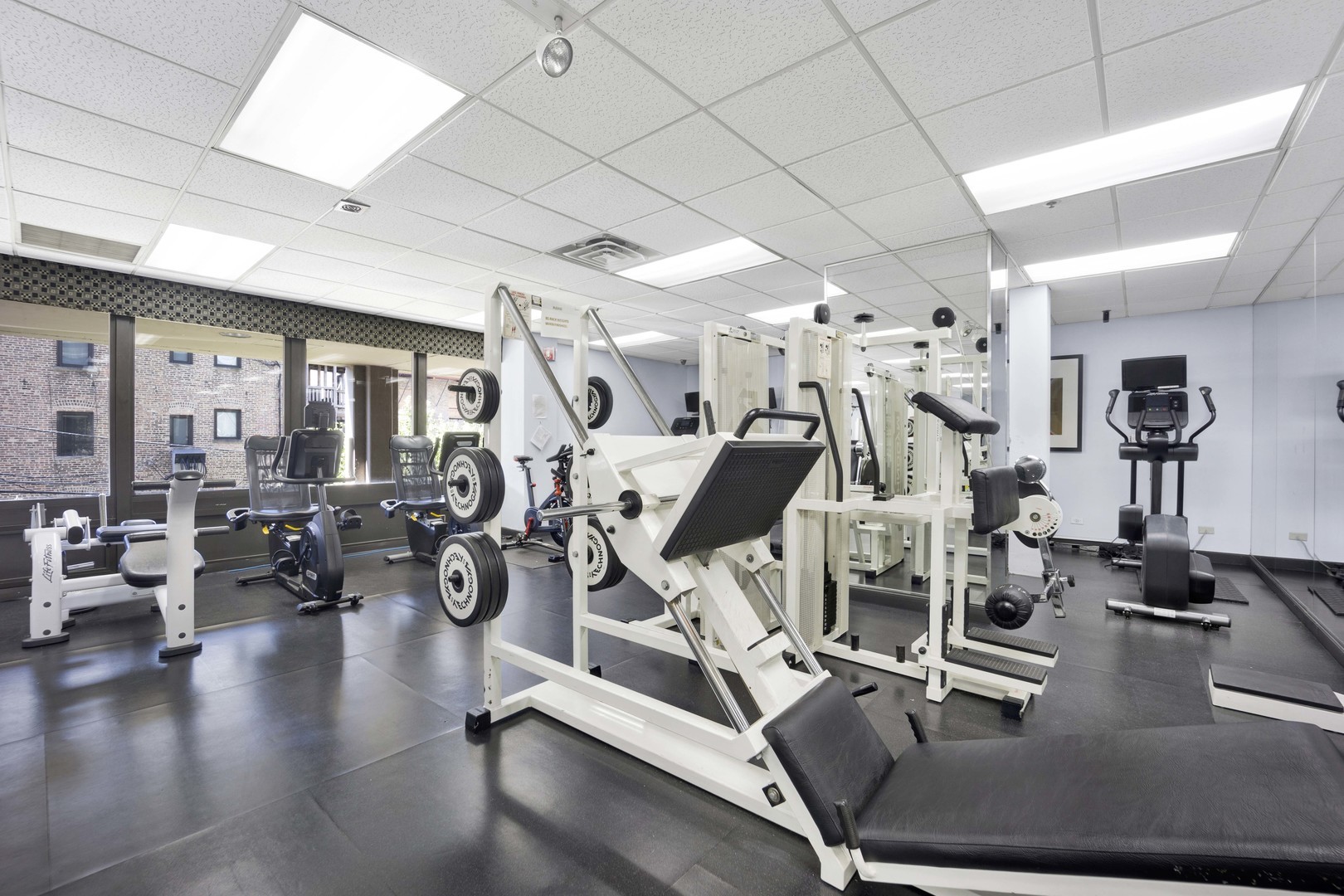 5320 North Sheridan Road, Unit 2403 Chicago, IL 60640 - Photo 15 of 18 a view of a room with gym equipment