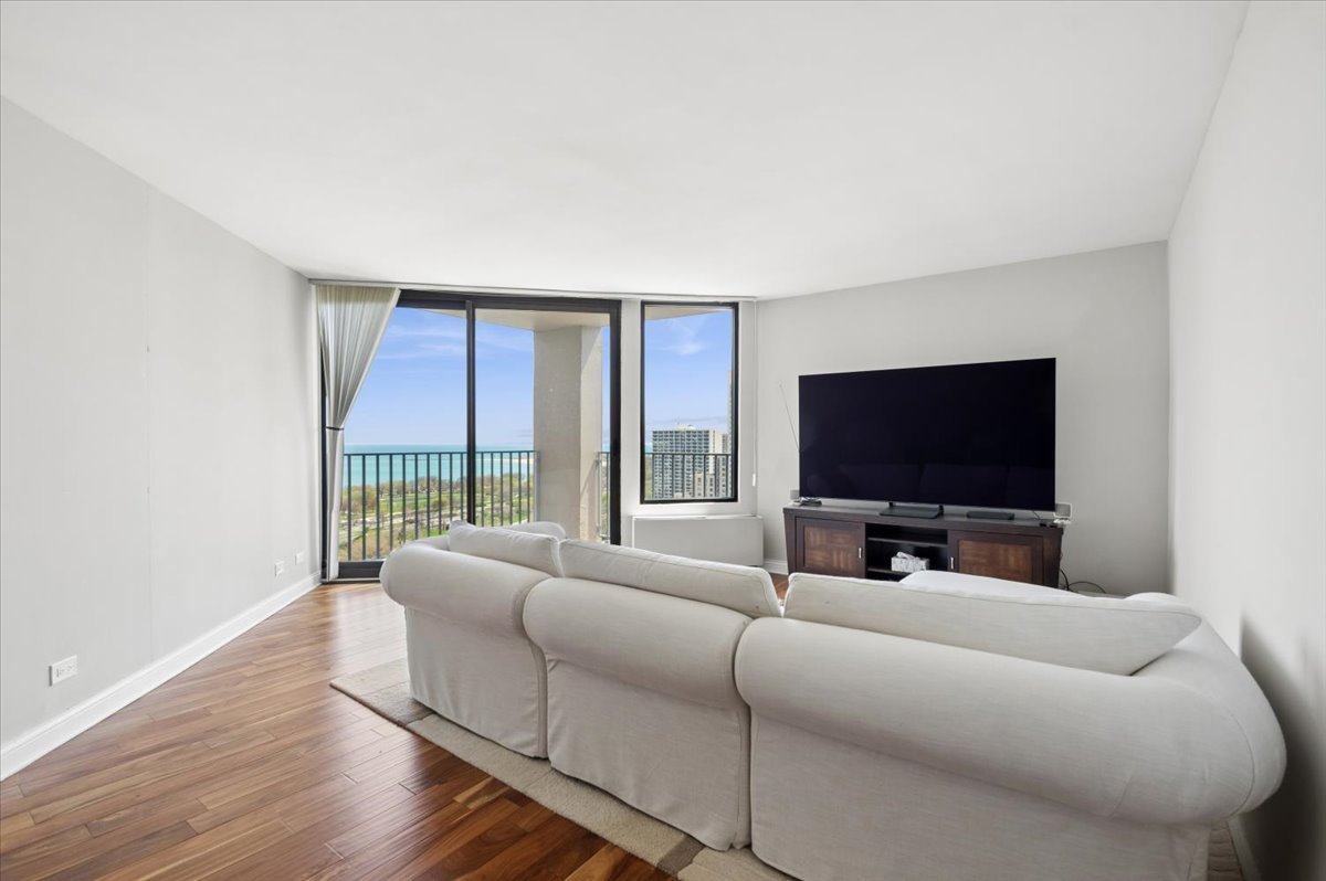 5320 North Sheridan Road, Unit 2403 Chicago, IL 60640 - Photo 5 of 18 a living room with furniture and a flat screen tv