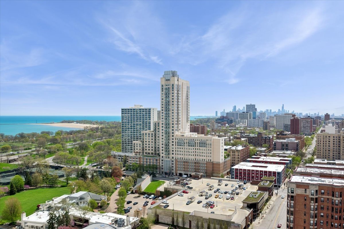 5320 North Sheridan Road, Unit 2403 Chicago, IL 60640 - Photo 10 of 18 a view of city