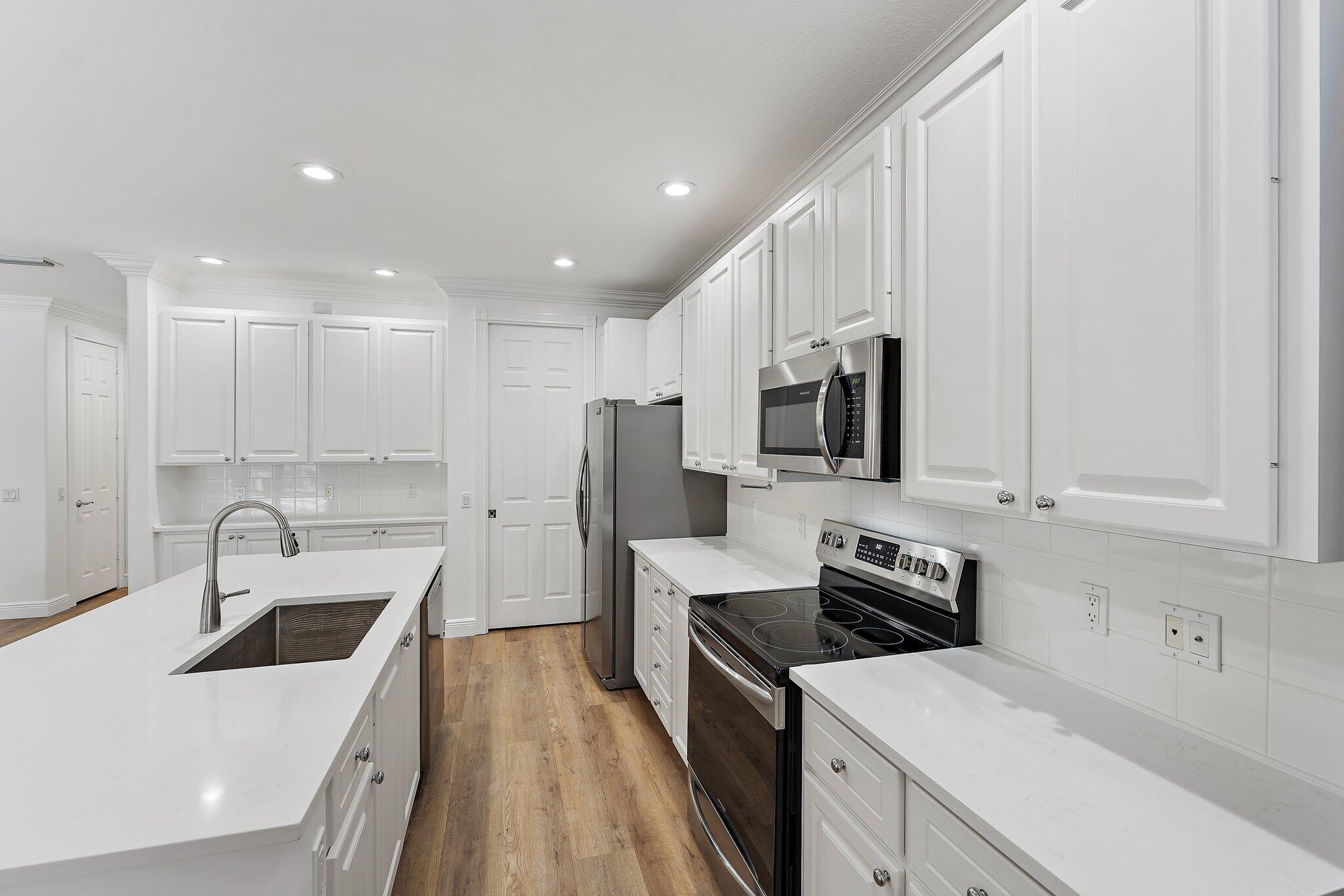 242 San Remo Drive Jupiter, FL 33458 - Photo 19 of 54 Kitchen