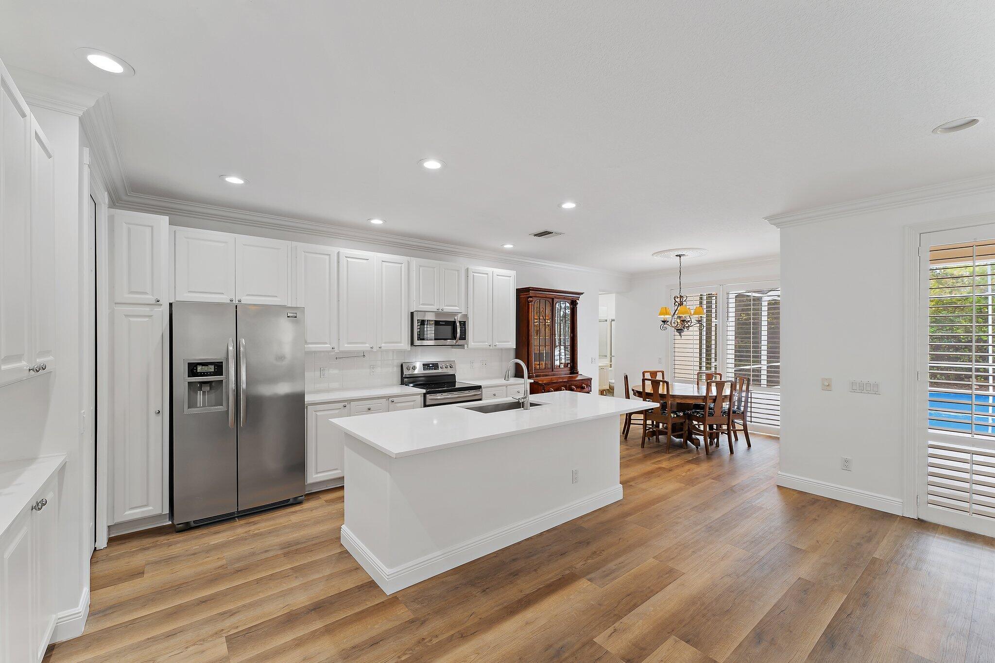 242 San Remo Drive Jupiter, FL 33458 - Photo 20 of 54 Kitchen Bar area and eat in Kitchen nook