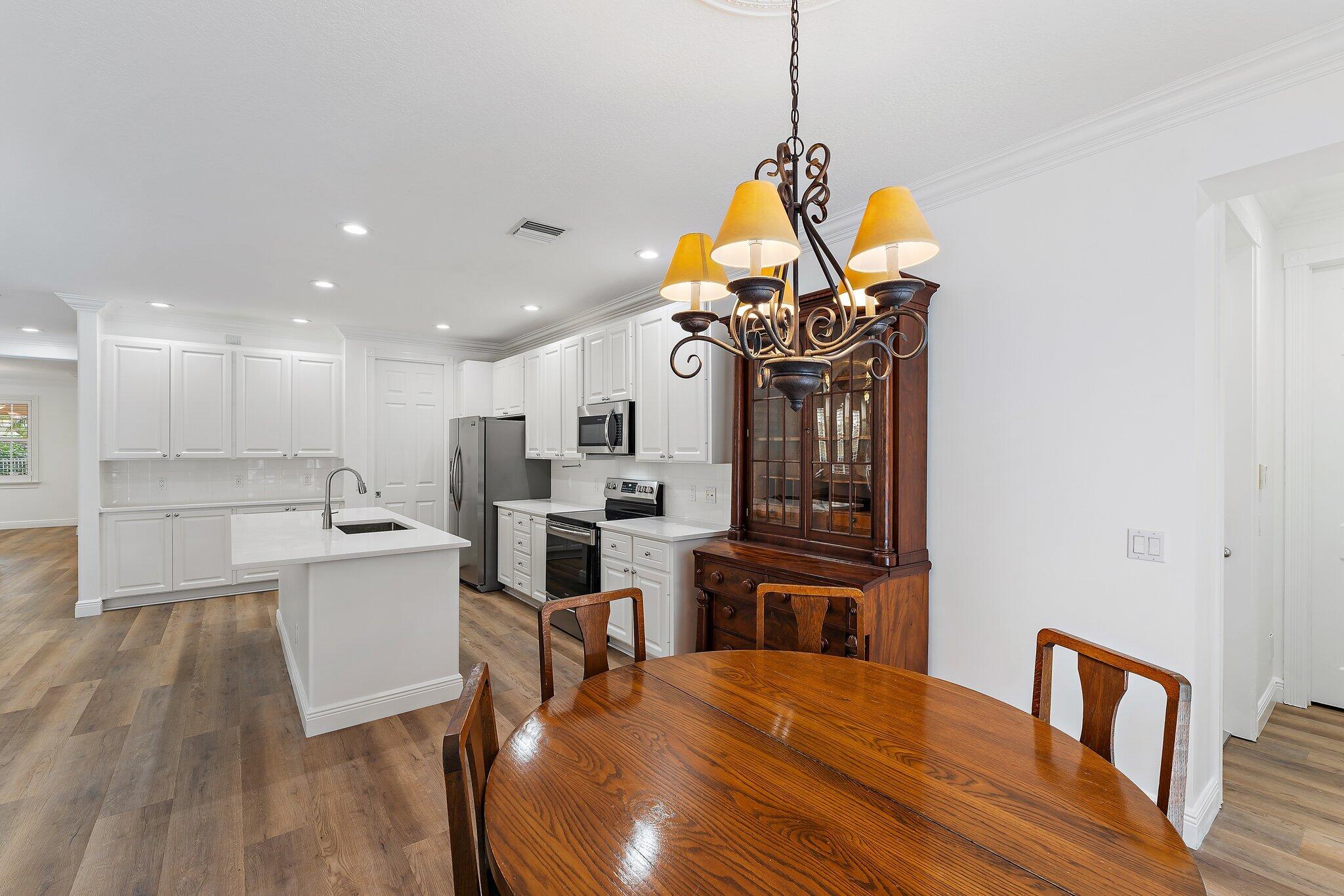 242 San Remo Drive Jupiter, FL 33458 - Photo 21 of 54 Kitchen & Dining Area