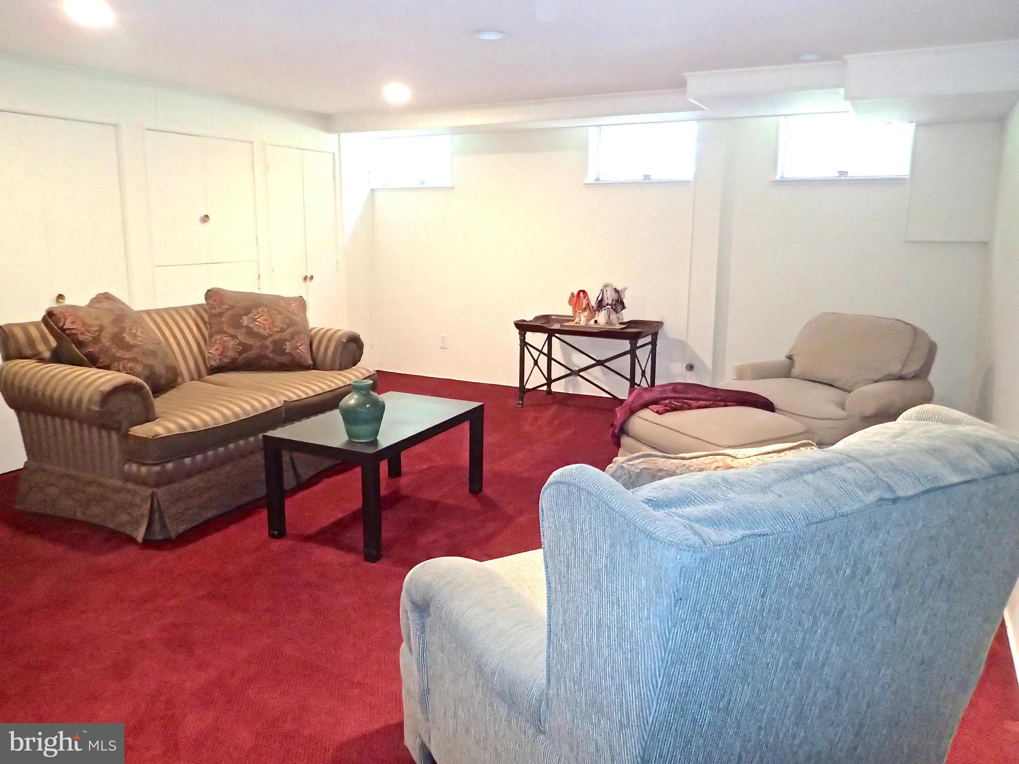 5123 Linnean Avenue Northwest Washington, DC 20008 - Photo 18 of 29 Lower Level Family Room w built ins