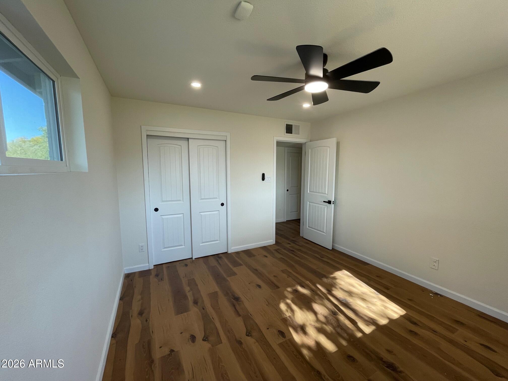 1819 West Morten Avenue Phoenix, AZ 85021 - Photo 12 of 15 a view of an empty room