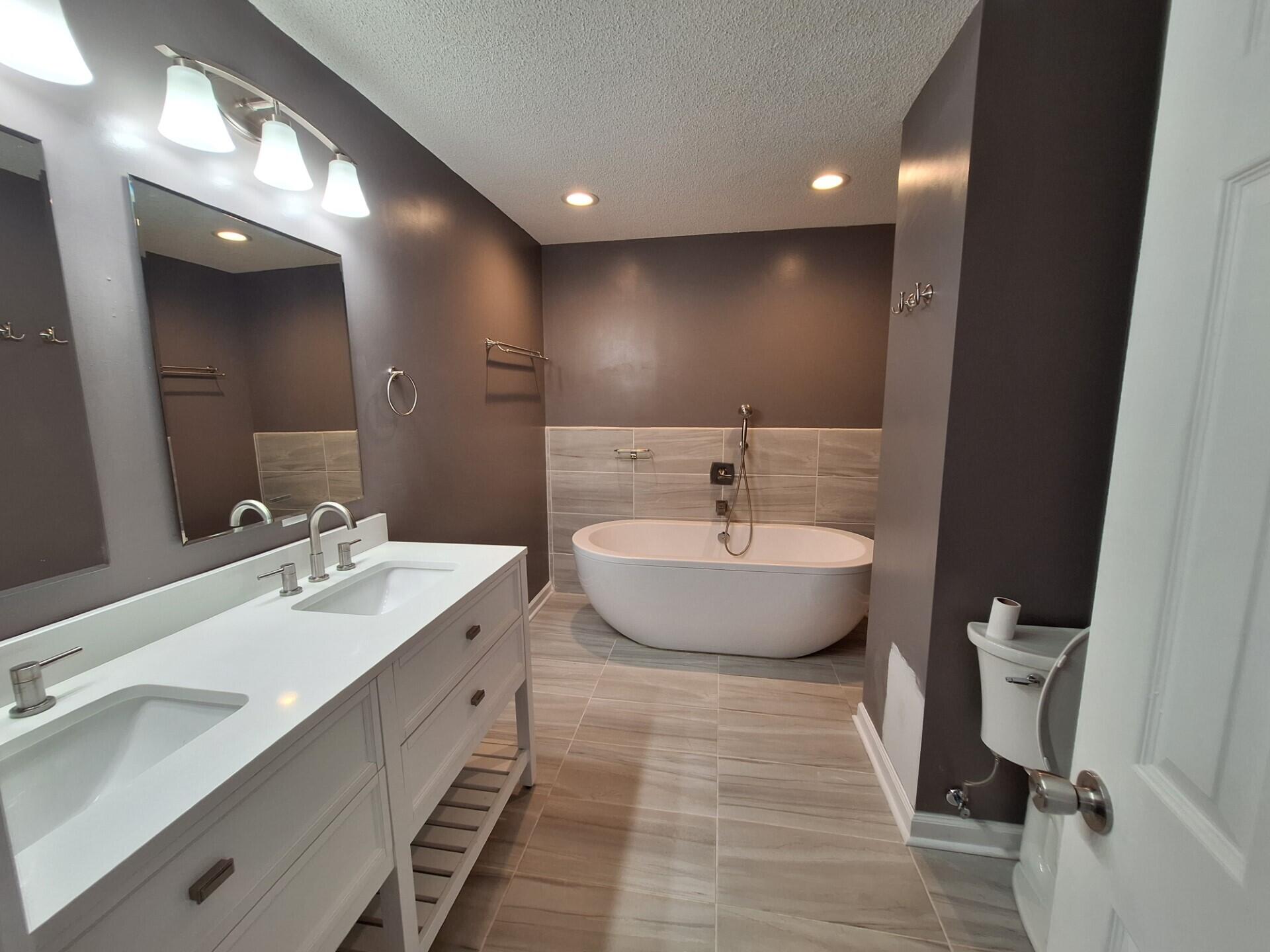 735 Lake Frances Drive Charleston, SC 29412 - Photo 12 of 16 thumbnail_20240131_121327