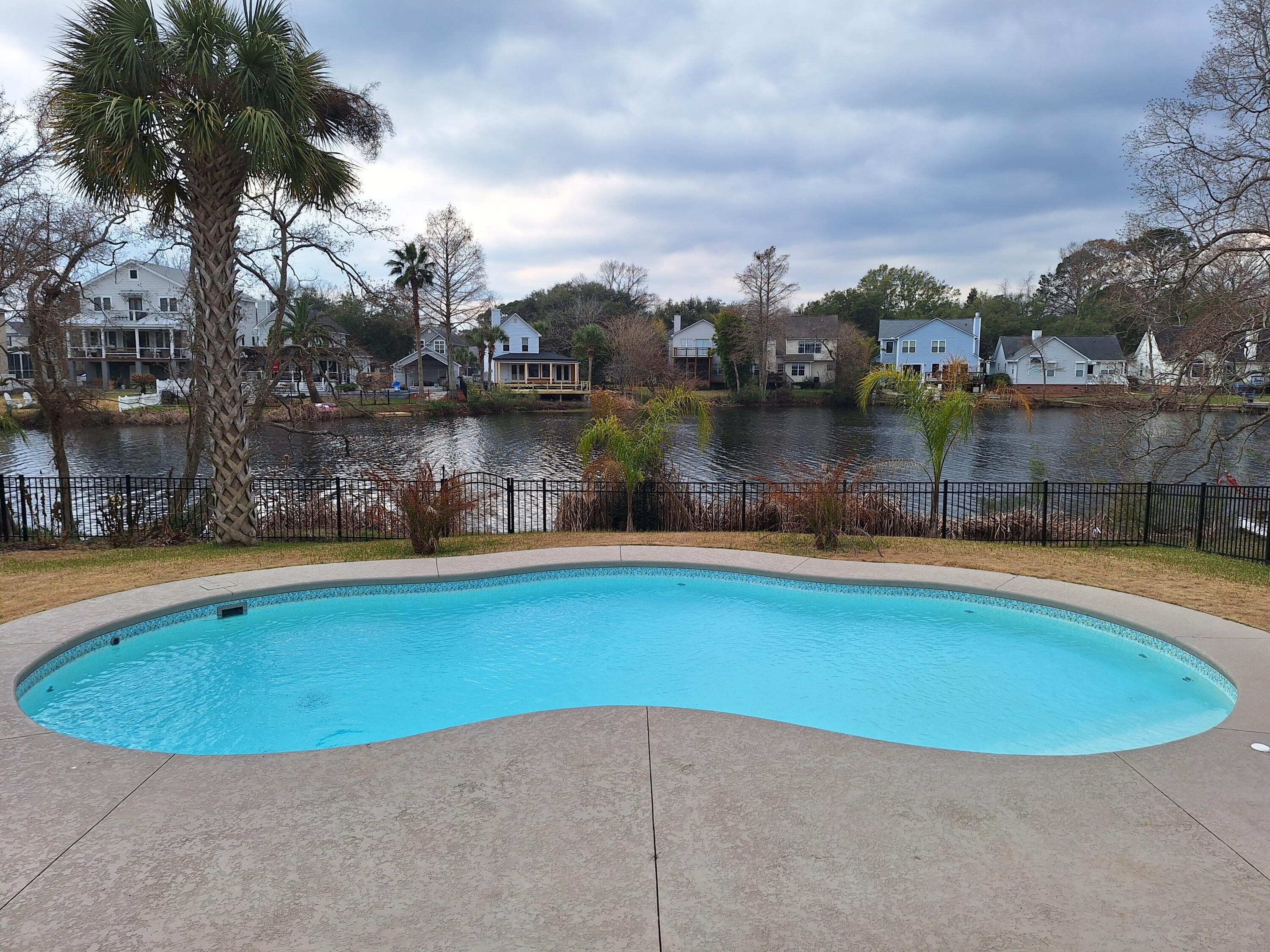 735 Lake Frances Drive Charleston, SC 29412 - Photo 3 of 16 20240131_120336