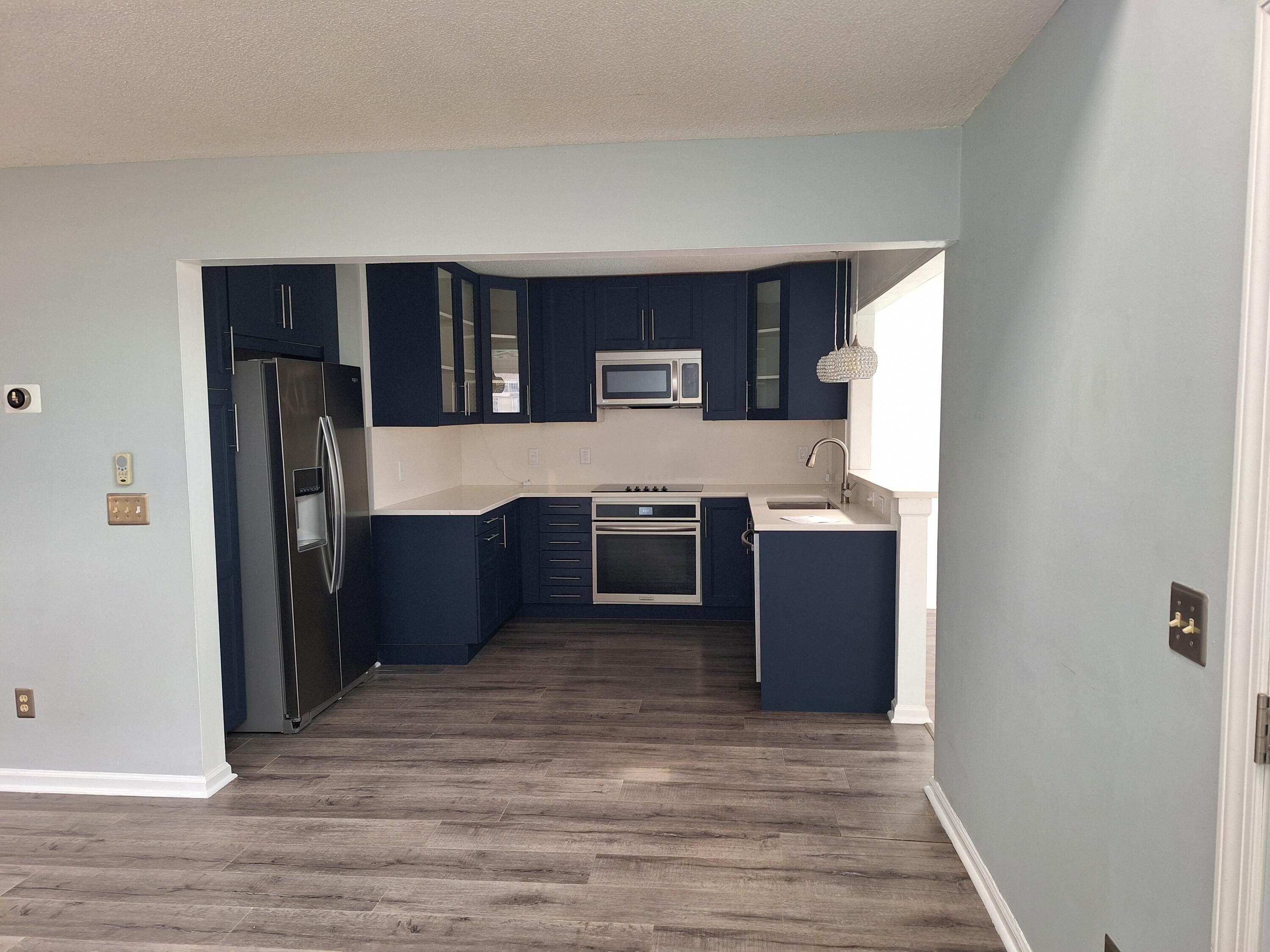 735 Lake Frances Drive Charleston, SC 29412 - Photo 5 of 16 735 Lake Frances kitchen