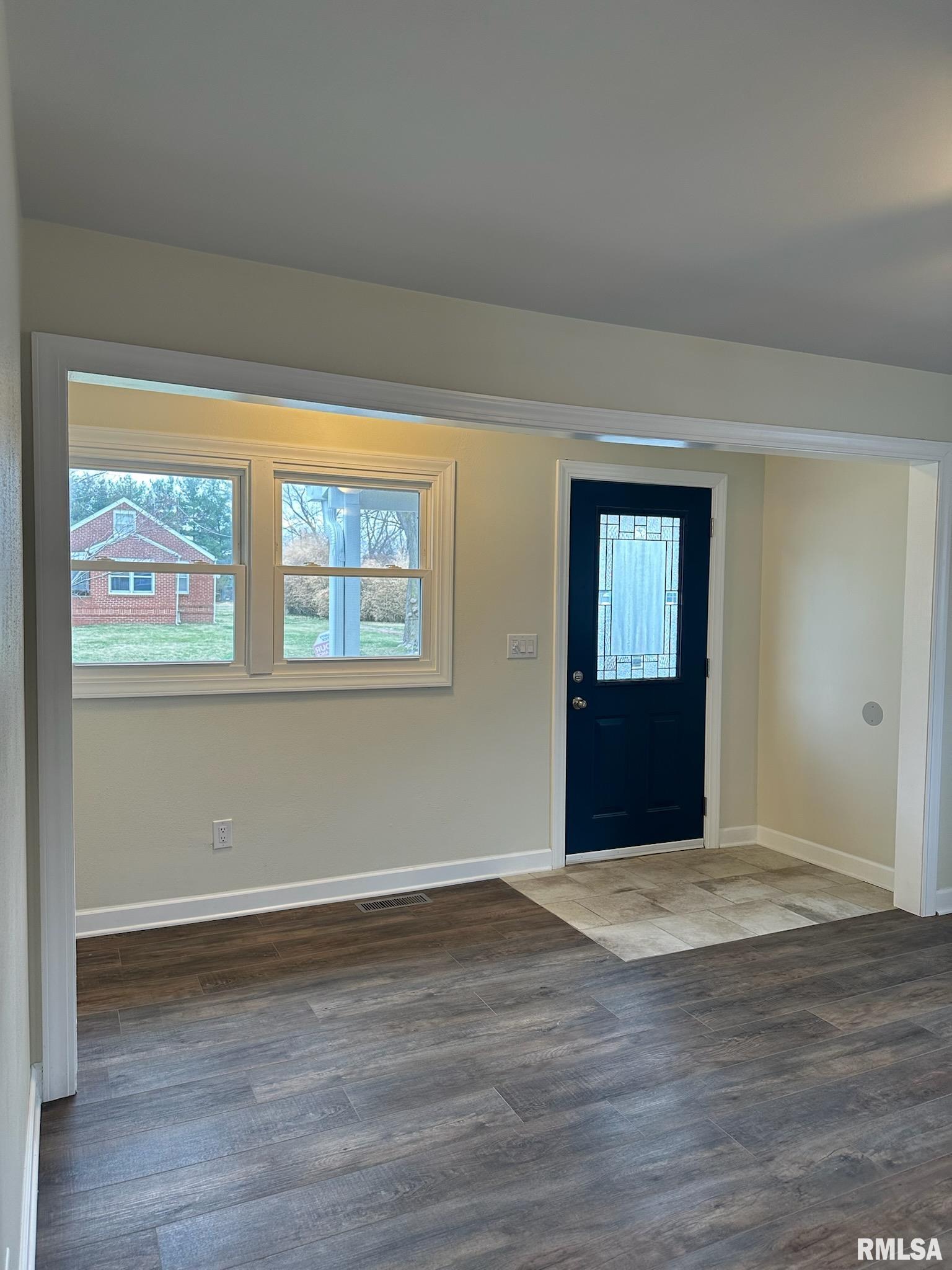 3313 East Carpenter Street Springfield, IL 62702 - Photo 3 of 29 Gallery Image 3