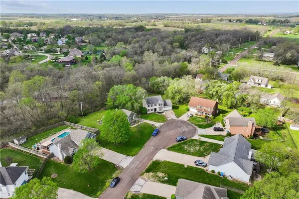 $424,900 | 14985 Forestview Court, Bonner Springs, KS 66012