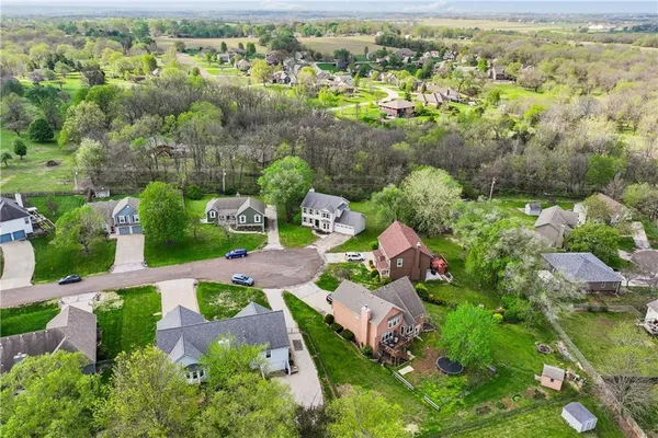 $424,900 | 14985 Forestview Court, Bonner Springs, KS 66012