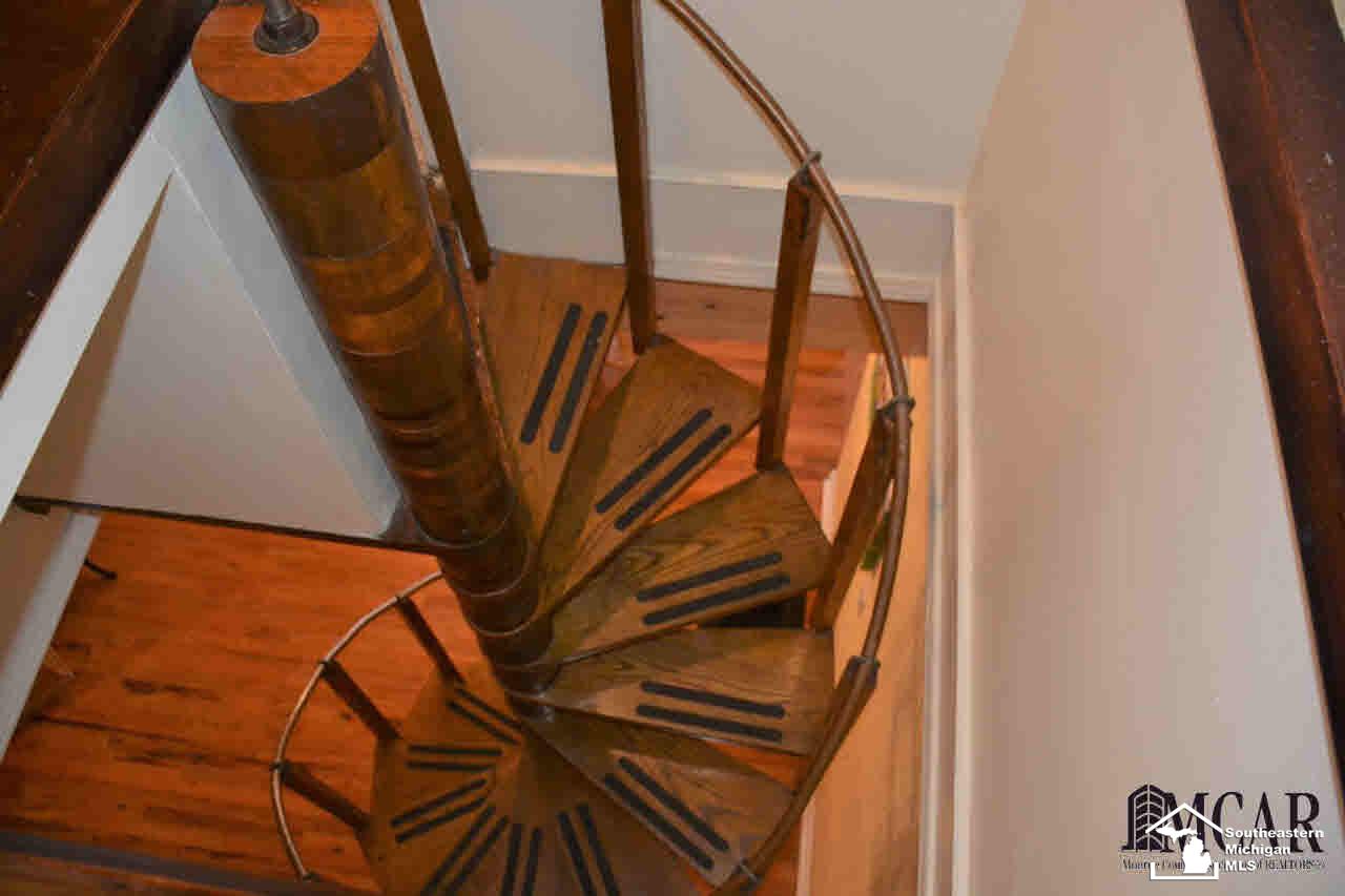 2010 Lakeside Road Erie, MI 48133 - Photo 9 of 40 Spiral Staircase