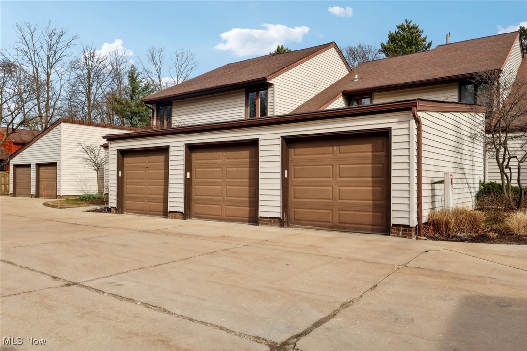 3484 Mayfield Road, Unit 3426 Cleveland Heights, OH 44118 - Photo 32 of 33 Garage with driveway