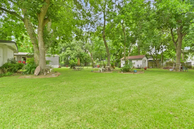 $239,000 | 106 North 3rd Street, Highlands, TX 77562
