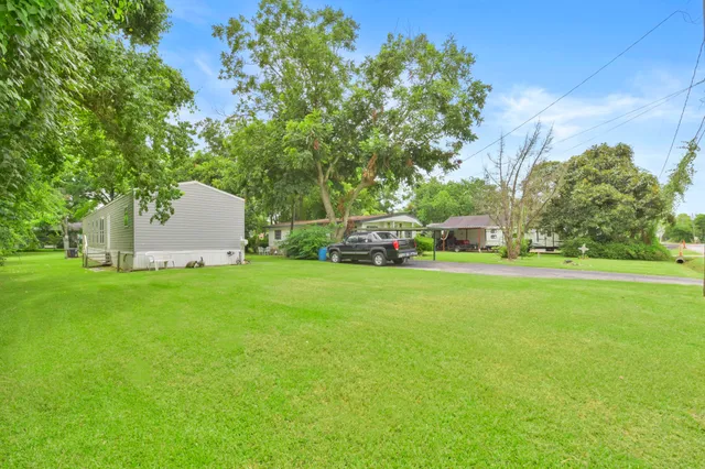 $239,000 | 106 North 3rd Street, Highlands, TX 77562