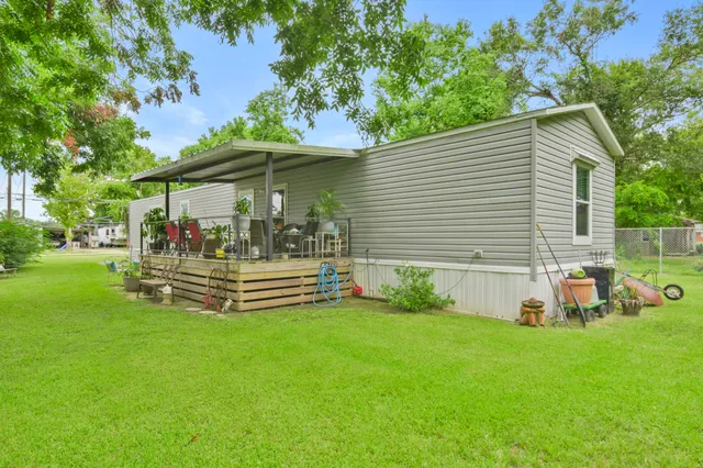 $239,000 | 106 North 3rd Street, Highlands, TX 77562