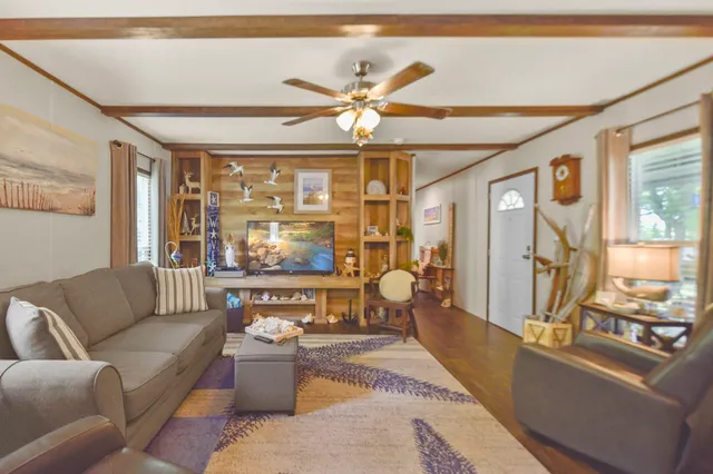 $239,000 | 106 North 3rd Street, Highlands, TX 77562