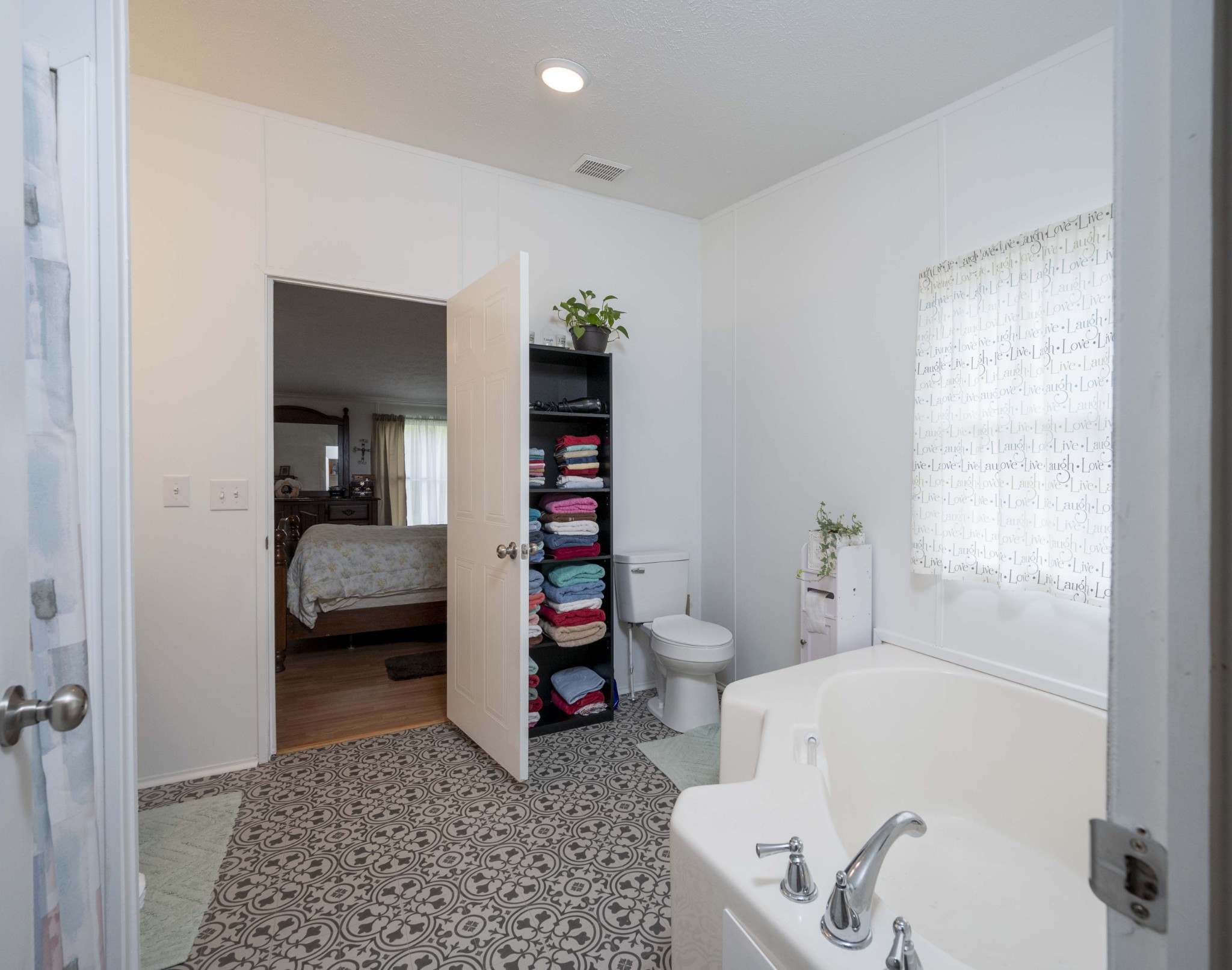 1822 Groveland Ridge Road Columbia, TN 38401 - Photo 22 of 48 a living room with furniture and a window