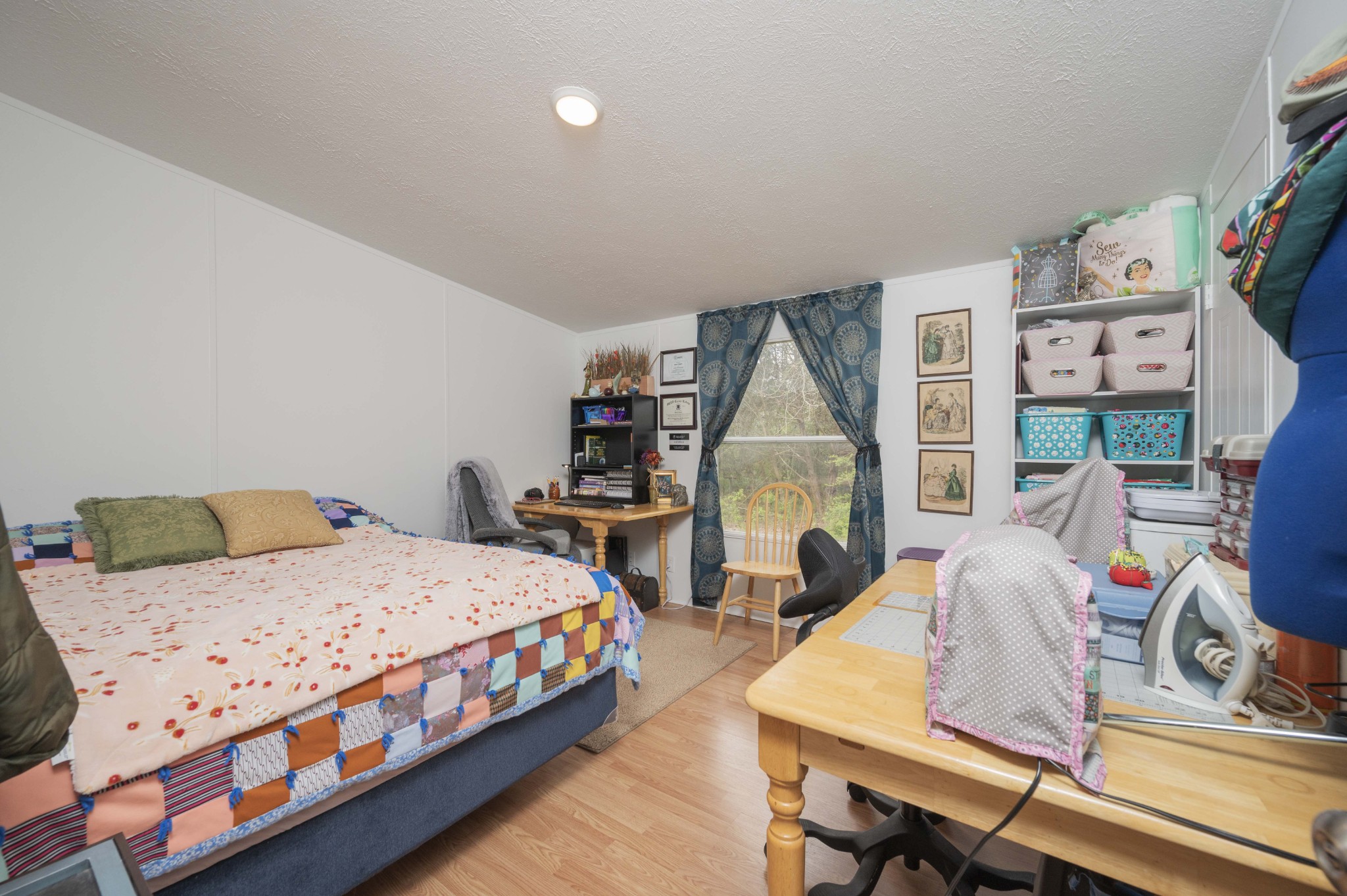 1822 Groveland Ridge Road Columbia, TN 38401 - Photo 32 of 48 a bedroom with two beds a bookshelf and a desk