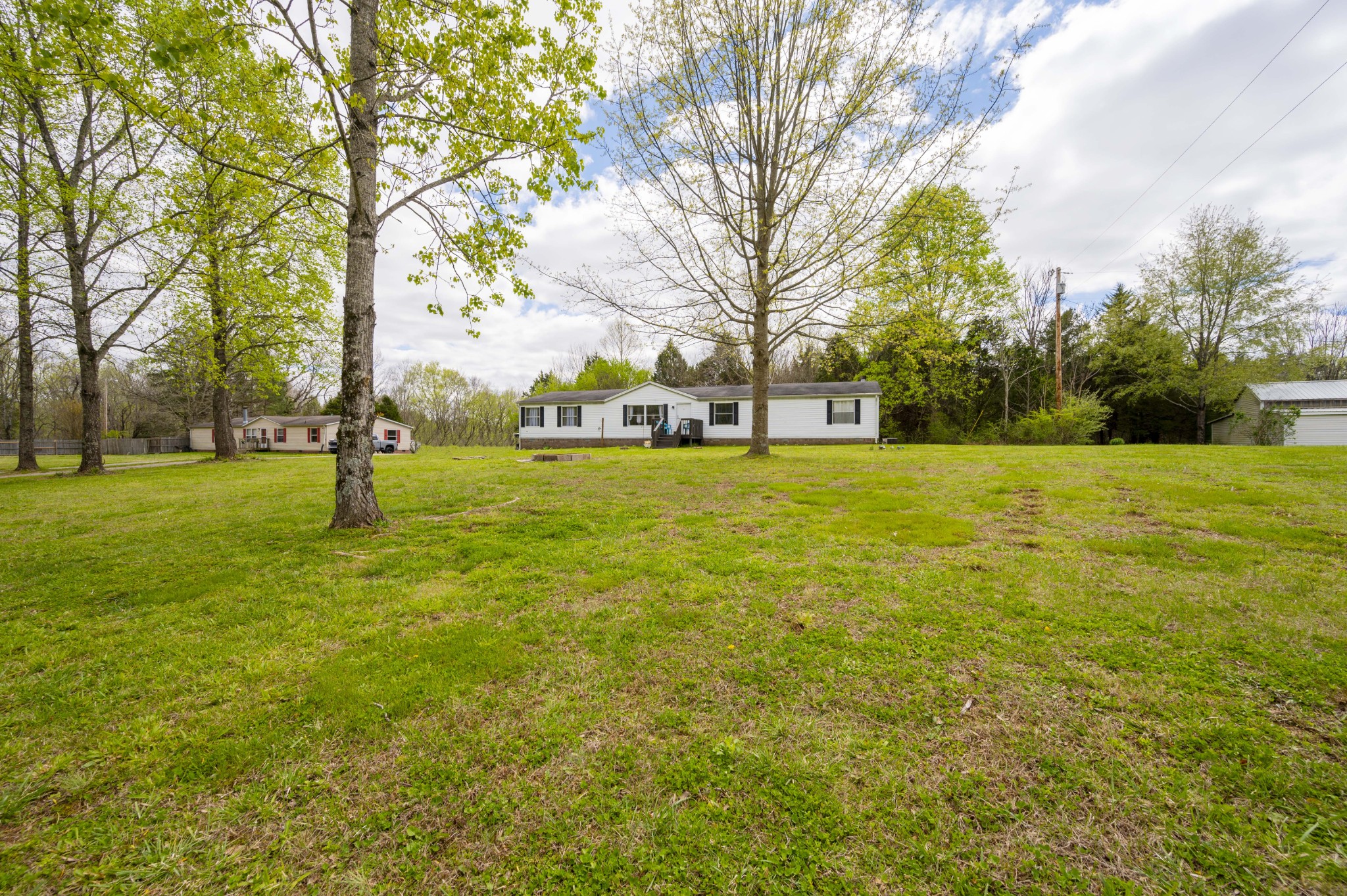 1822 Groveland Ridge Road Columbia, TN 38401 - Photo 48 of 48 a backyard of apartments with large trees