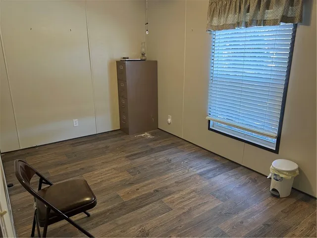 a view of a house with backyard and trees