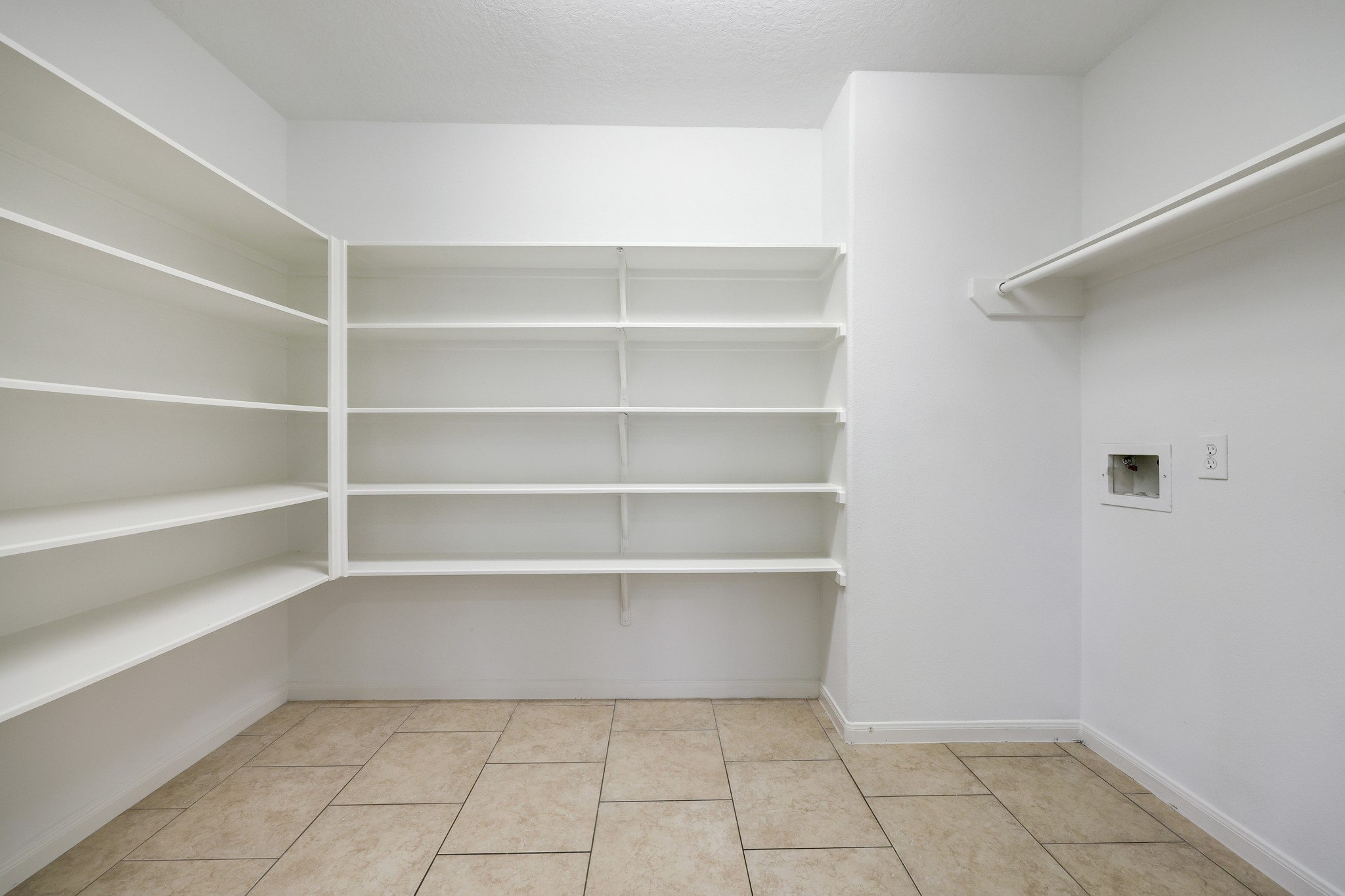 4906 Siros Isle Court Spring, TX 77389 - Photo 9 of 10 a view of an empty room with empty racks