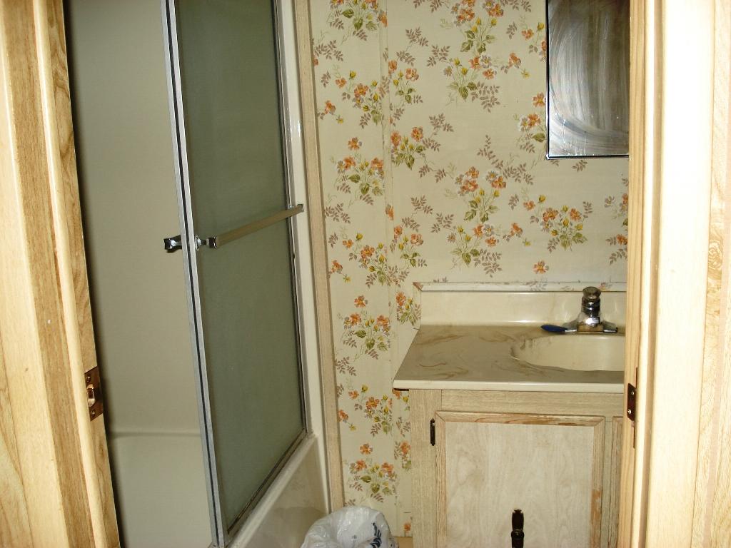 3012 Hazel Drive, Unit ANDERSON RIVER PARK Anderson, CA 96007 - Photo 9 of 13 2nd Bath