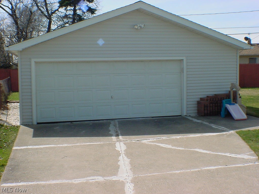 357 South Ridge Drive Cleveland, OH 44109 - Photo 12 of 18 Gallery Image 12