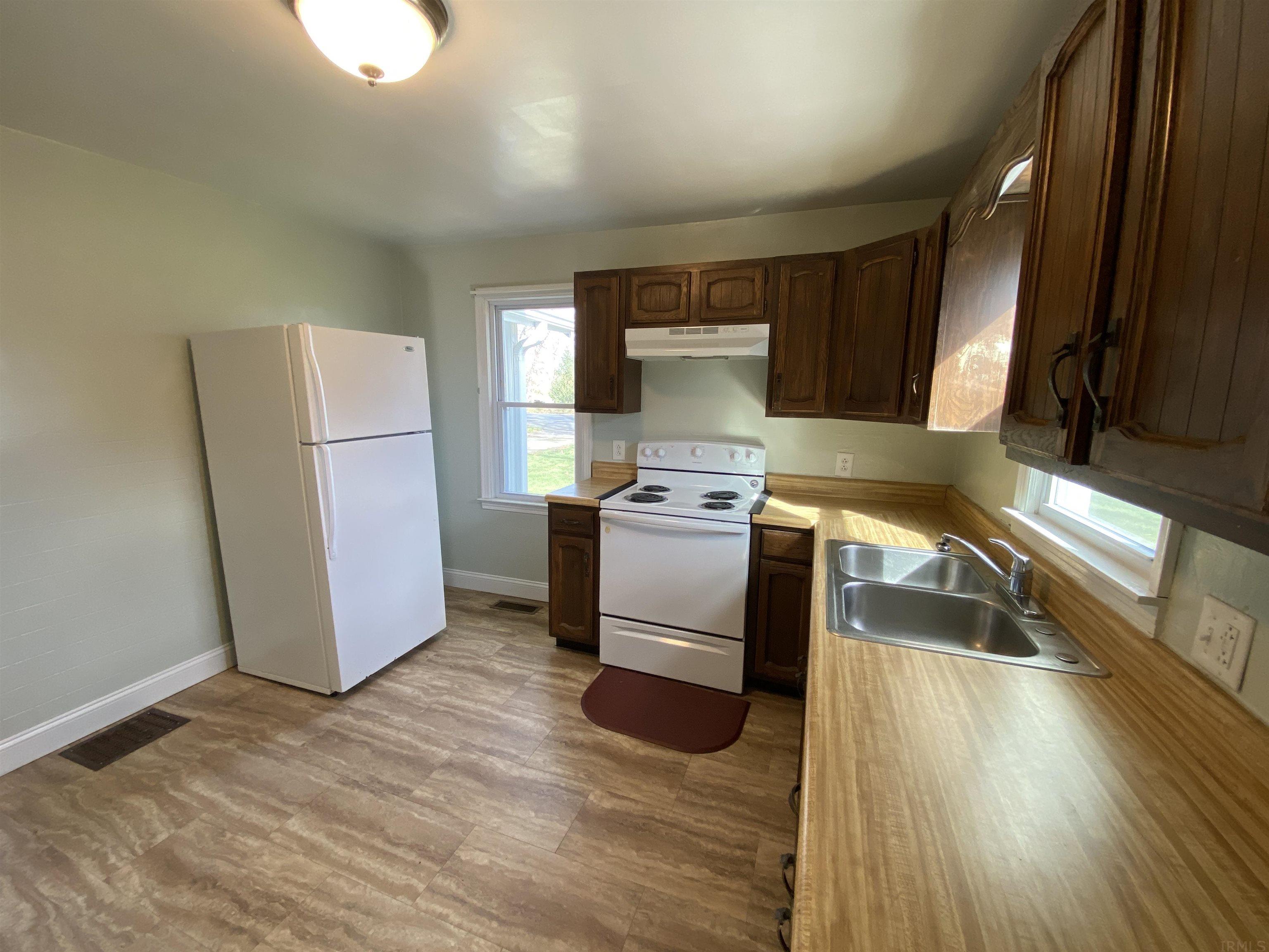 937 East 9th Street Rochester, IN 46975 - Photo 9 of 20 Gallery Image 9