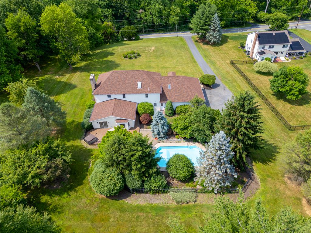 5642 Limeport Road Emmaus, PA 18049 - Photo 5 of 75