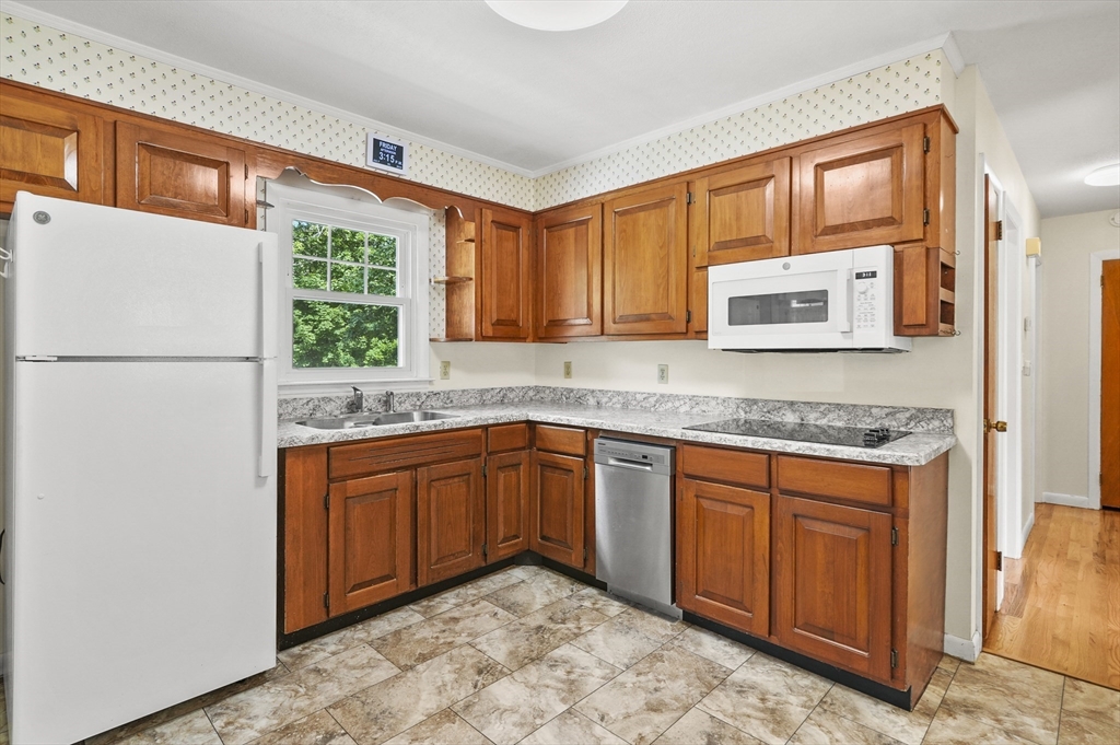 15 Springbrook Road Auburn, MA 01501 - Photo 4 of 28 Gallery Image 4