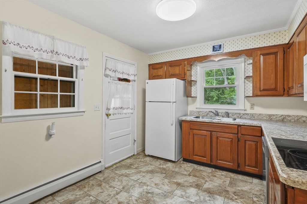 15 Springbrook Road Auburn, MA 01501 - Photo 5 of 28 Gallery Image 5
