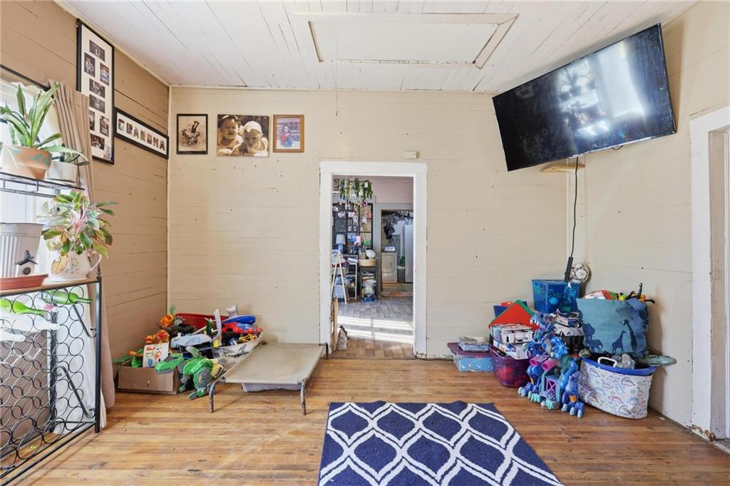 415 Tapley Road Villa Rica, GA 30180 - Photo 19 of 25 a room with toys and flowers