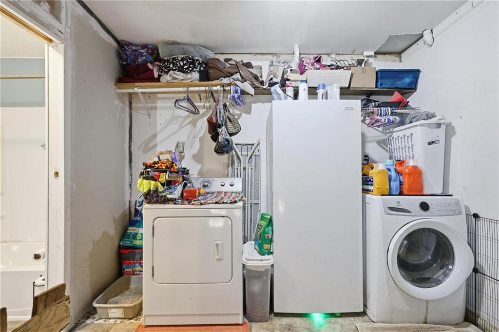 415 Tapley Road Villa Rica, GA 30180 - Photo 21 of 25 a utility room with dryer and washer