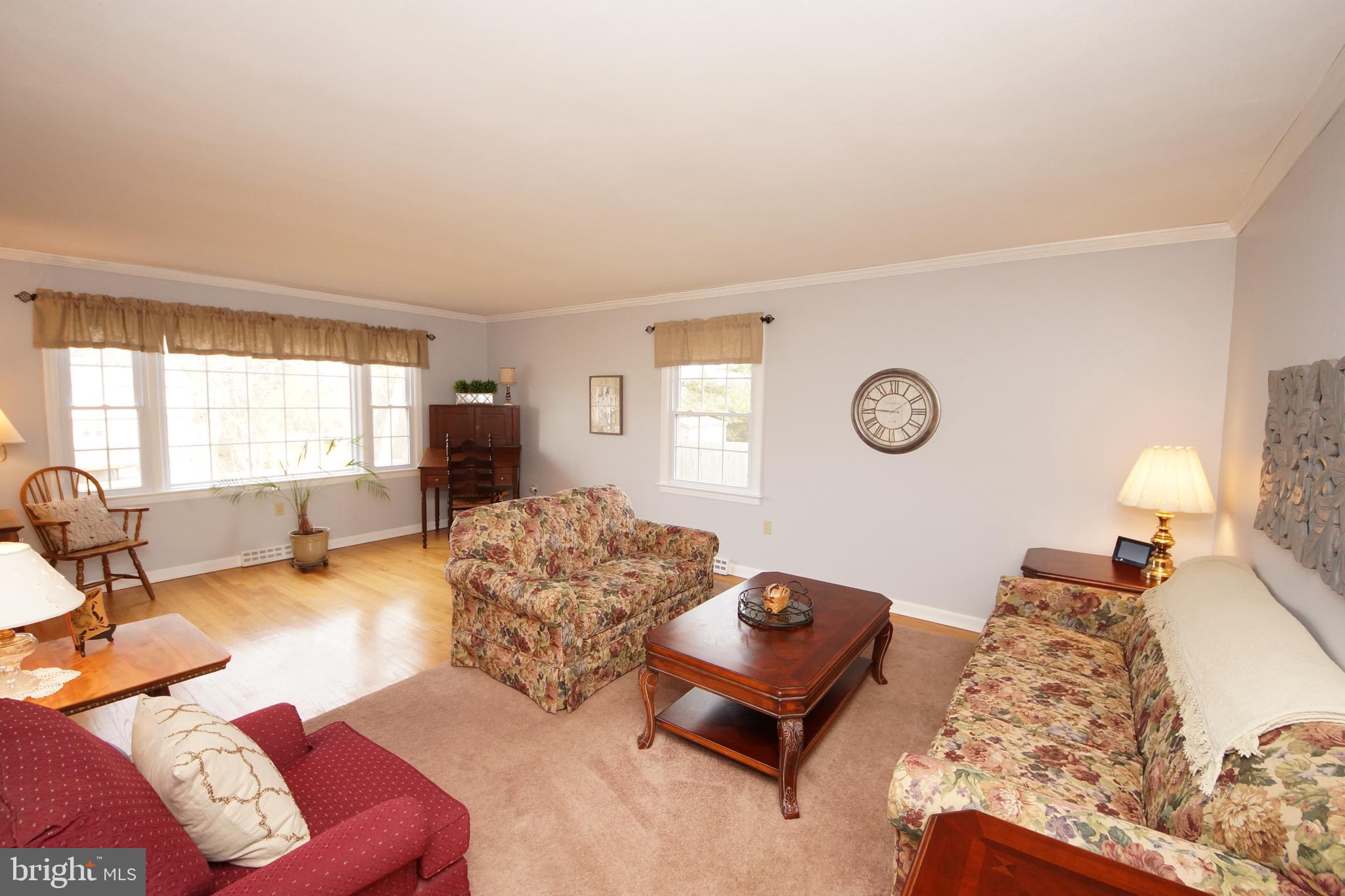 18 Crown Road Ewing, NJ 08638 - Photo 3 of 36 Gallery Image 3