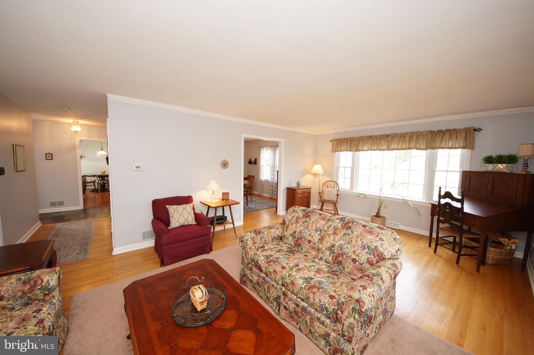 18 Crown Road Ewing, NJ 08638 - Photo 5 of 36 Gallery Image 5