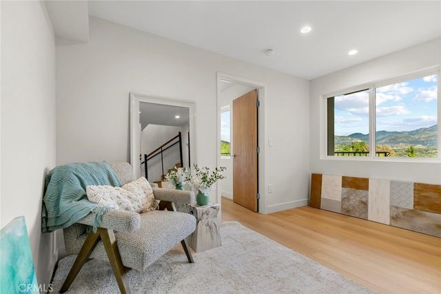 a view of a house with backyard and garden