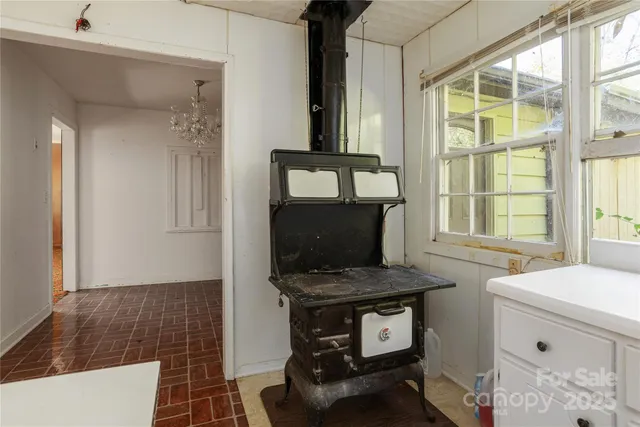 $299,990 | 127 Longview Drive, Hendersonville, NC 28791